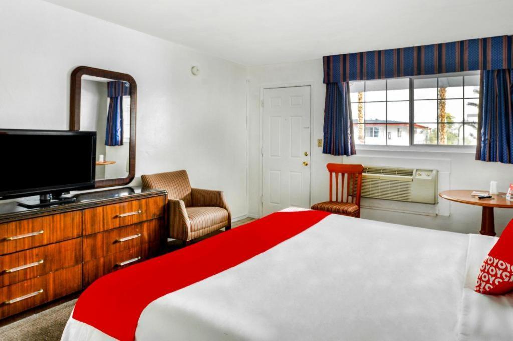 Oyo Gateway Motel Las Vegas North Strip/Fremont St. Area Extérieur photo