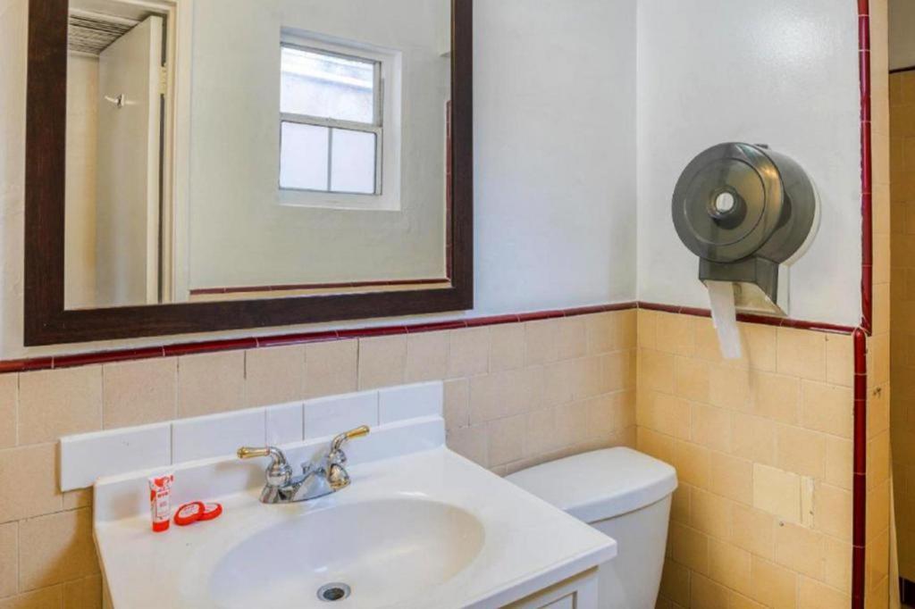 Oyo Gateway Motel Las Vegas North Strip/Fremont St. Area Extérieur photo