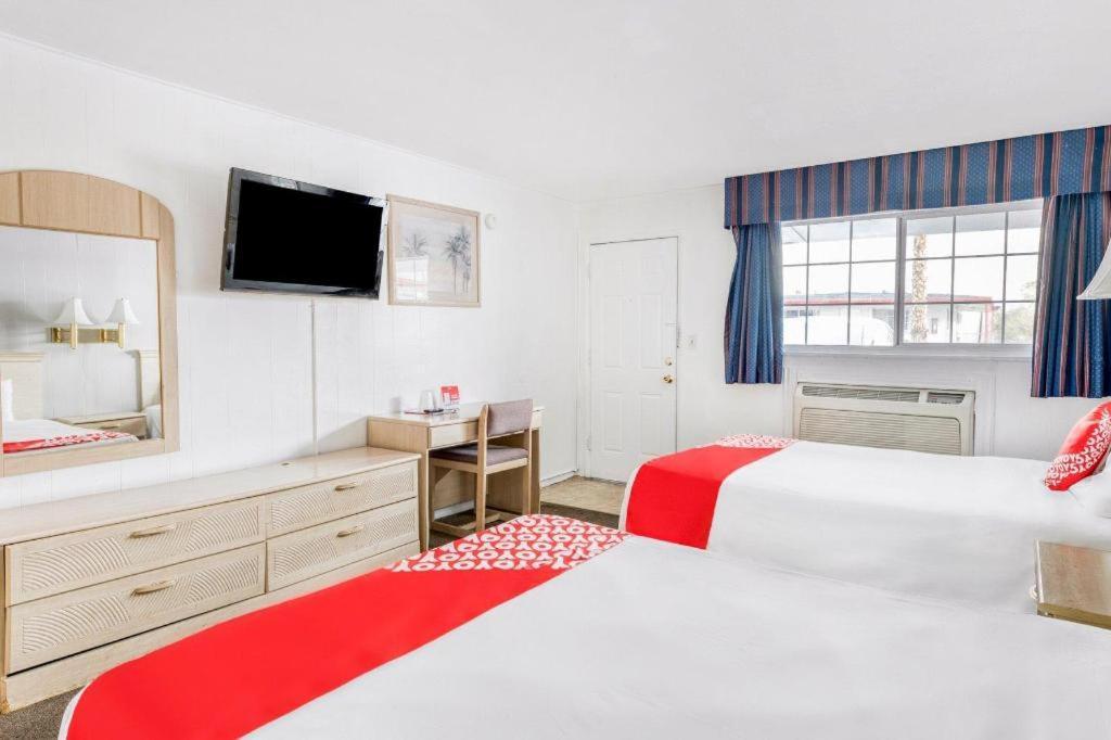 Oyo Gateway Motel Las Vegas North Strip/Fremont St. Area Extérieur photo