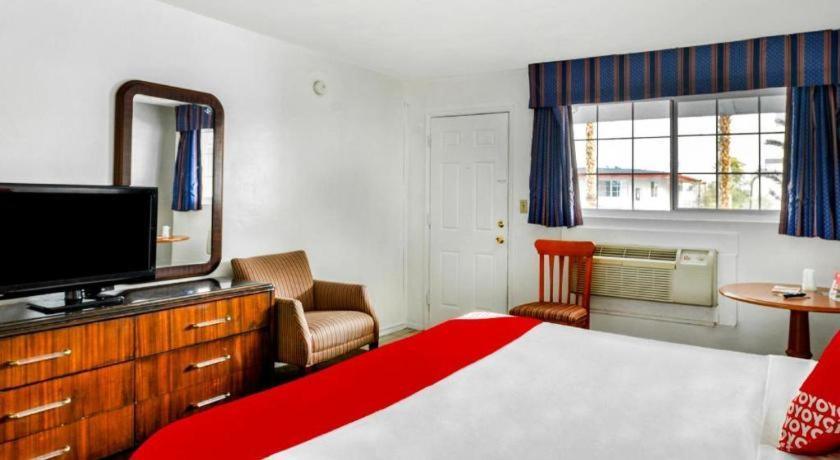 Oyo Gateway Motel Las Vegas North Strip/Fremont St. Area Extérieur photo