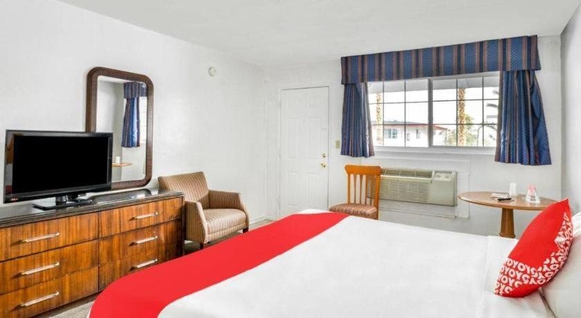 Oyo Gateway Motel Las Vegas North Strip/Fremont St. Area Extérieur photo